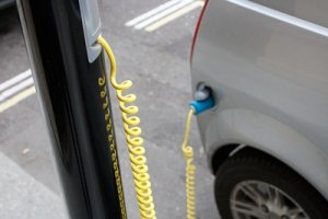 Verkoop elektrische auto’s verdubbeld in 2020